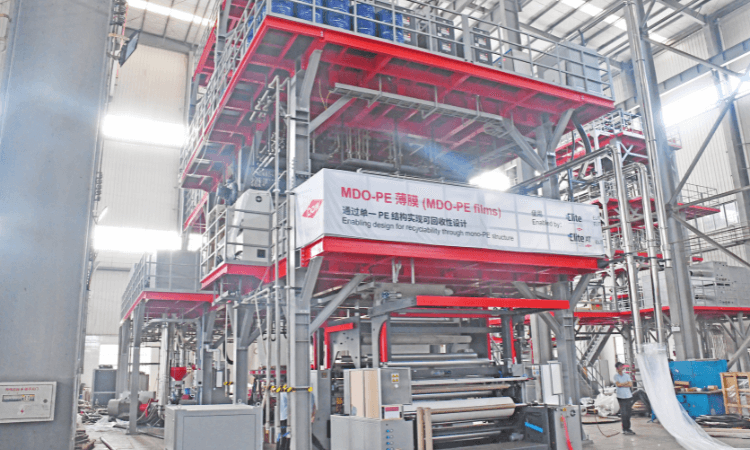 三层共挤薄膜吹膜机组带在线纵向拉伸装置M3B-2800Q-C-MDO